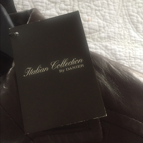 Beautiful Danier leather jacket large NWT - Picture 2 of 7